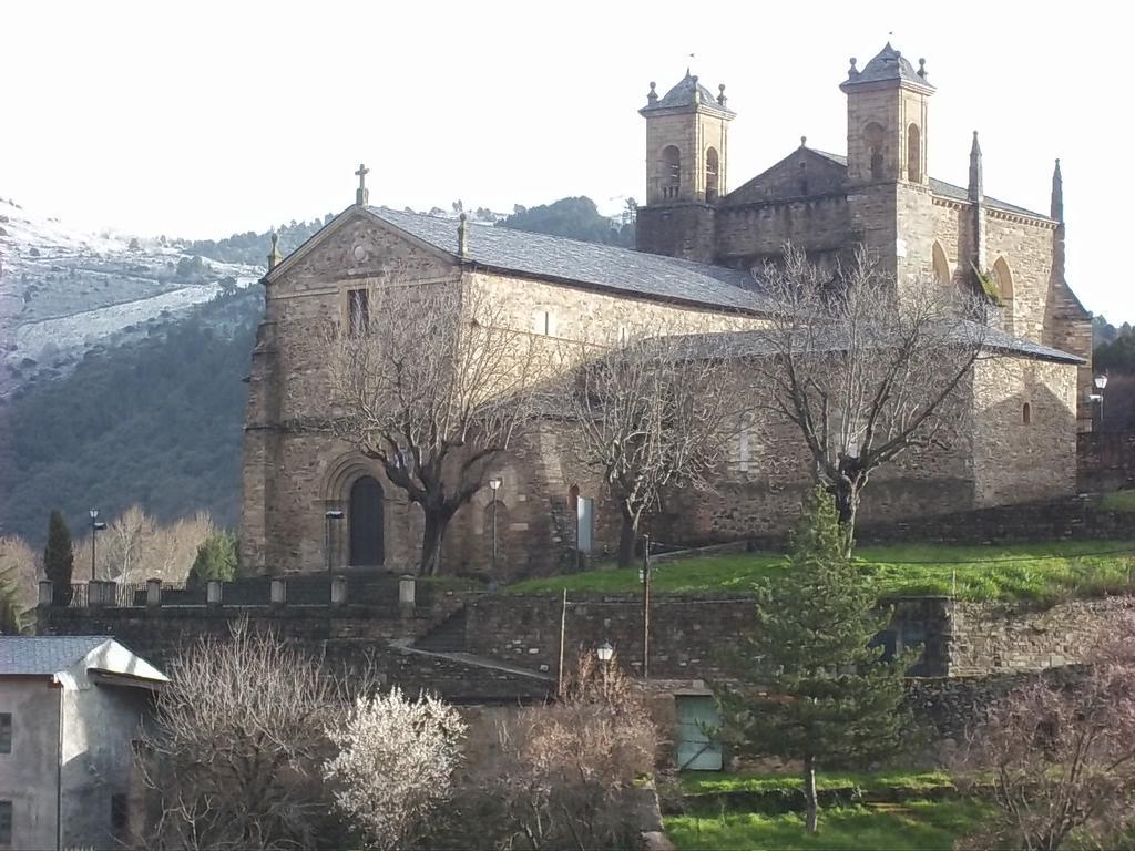 Apartamentos El Camino Villafranca Del Bierzo Luaran gambar
