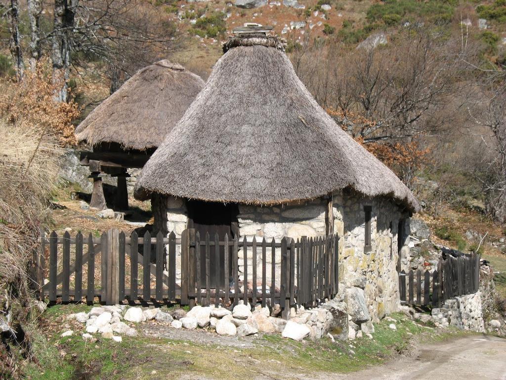 Apartamentos El Camino Villafranca Del Bierzo Luaran gambar
