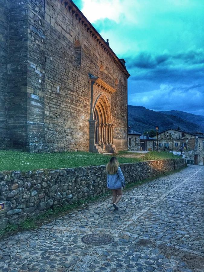 Apartamentos El Camino Villafranca Del Bierzo Luaran gambar